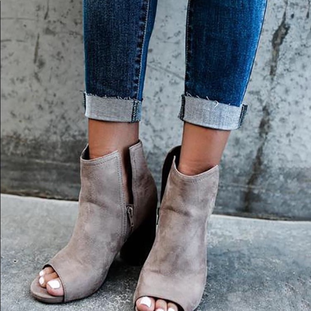SALE! Distressed Denim Skinny Jeans - Picture 3 of 8